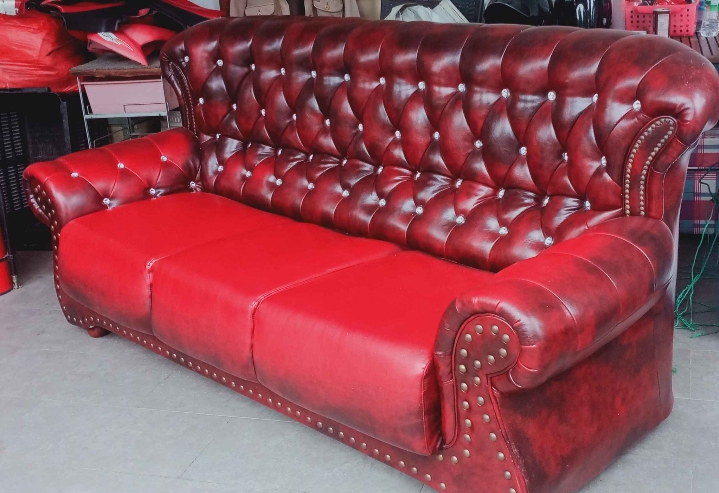 Sofa Chesterfield 3 Seater Merah Mewah