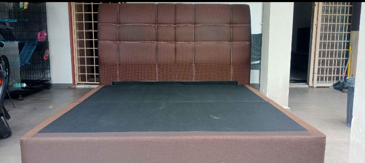 Rangka Katil Divan Modern (Warna Coklat) - Like New!