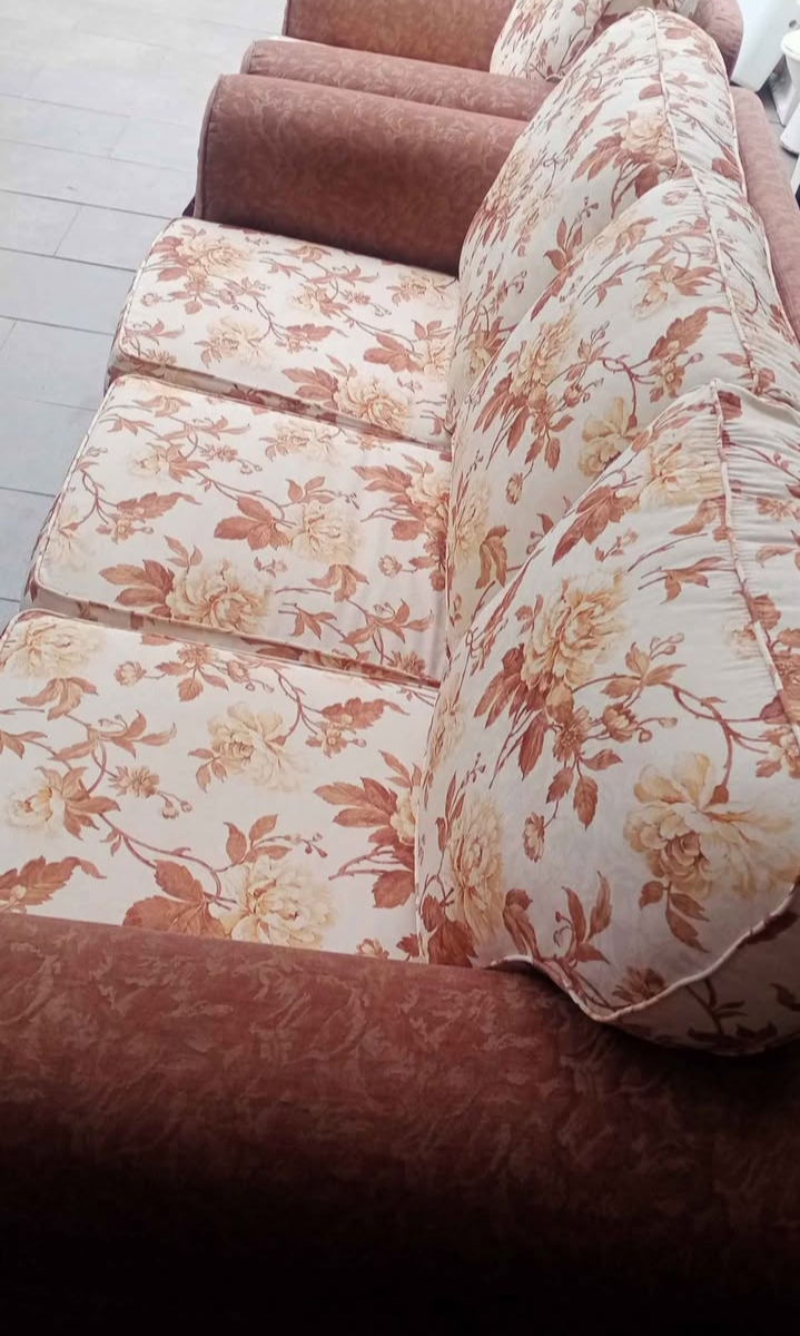 Set Sofa Floral Klasik 3+1 Like New! — gambar 3