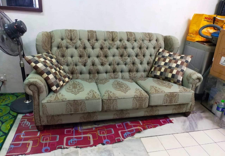 Sofa Klasik 3-Seater Tiptop Macam Baru