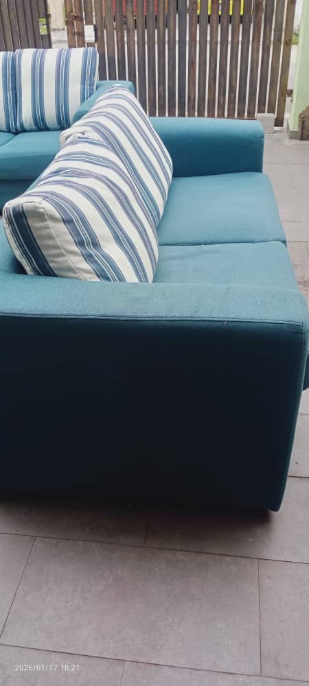 Sofa 3 + 2 Seater Condition Like New — gambar 3